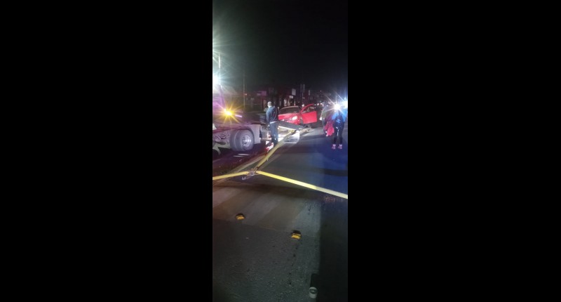 LA JOVEN AIDÉ DERRIBÓ UN POSTE DE ALUMBRADO EN LA CONSTITUCIÓN