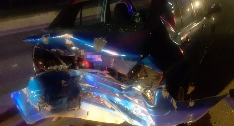 CAMIONETA CHOCA CONTRA VEHÍCULO ESTACIONADO EN AVENIDA SIGLO XXI, EN AGS