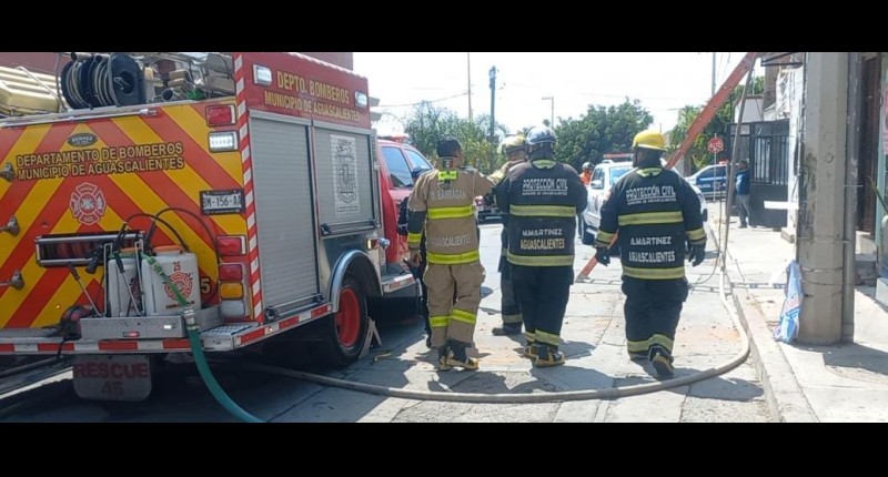 UNA MUJER RESULTÓ LESIONADA TRAS EL INCENDIO DE UN DOMICILIO EN EL MORELOS, EN AGS