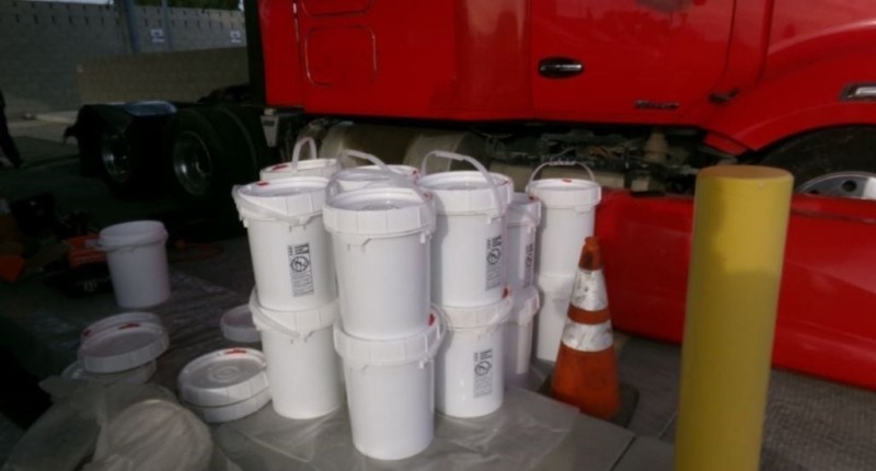 MEXICANO ES DETENIDO POR INTENTAR INGRESAR A EU CON MÁS DE 400 KILOS DE METANFETAMINA LÍQUIDA