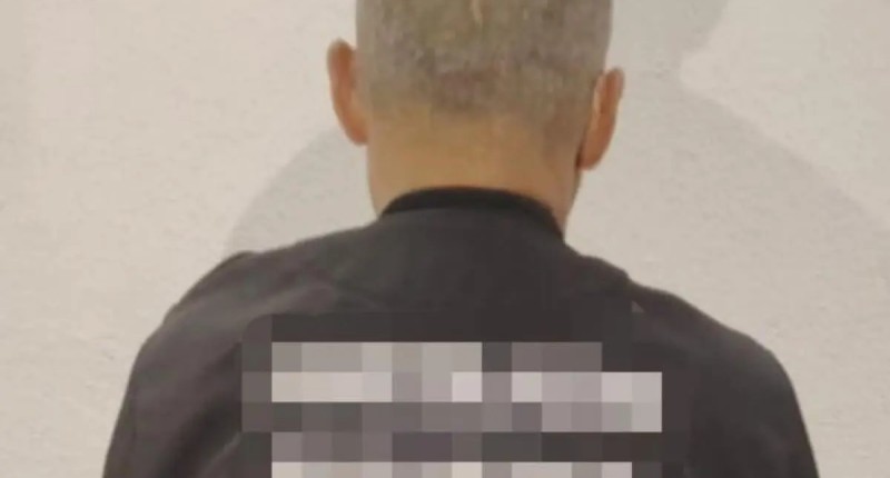 CAE OTRO `OBEDIENTE´: EMPLEADO DE SEGURIDAD PRIVADA EN GASERA DE AGUASCALIENTES DETENIDO EN FLAGRANCIA ROMPIENDO CRISTALES DE LA OFICINA