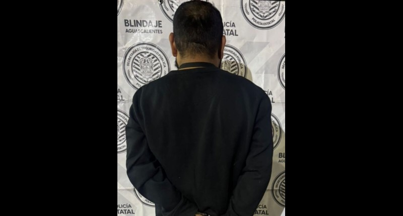 SUJETO QUE SE PASEABA POR AGS EN VEHÍCULO SIN PLACAS Y CON PERMISO FALSO FUE DETENIDO 