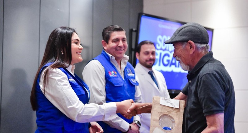 VOLVER A SONREÍR: DIF ESTATAL DE AGS ENTREGA PRÓTESIS DENTALES A ADULTOS MAYORES