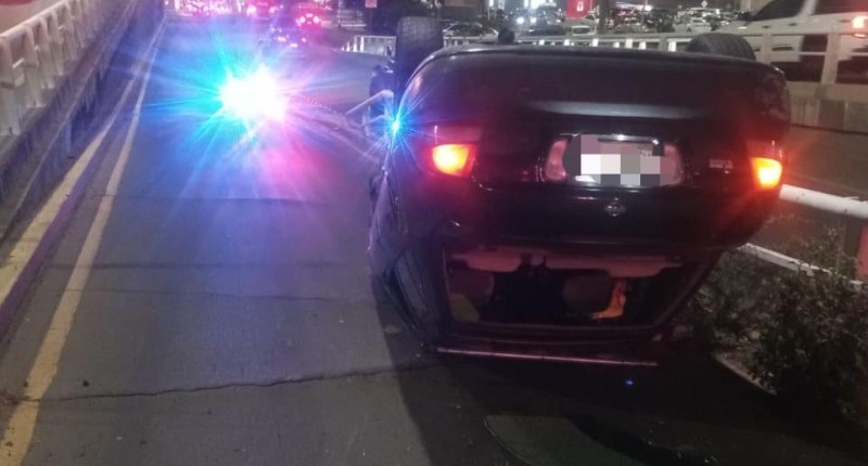 SE REGISTRÓ VOLCADURA EN AVENIDA AGUASCALIENTES Y BOULEVARD A ZACATECAS, EN AGS