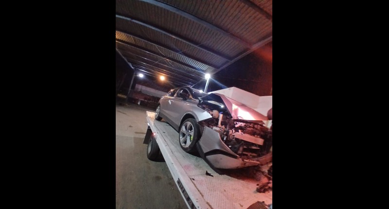 AUTO CHOCÓ CONTRA UN ÁRBOL EN VILLA TERESA, AGS