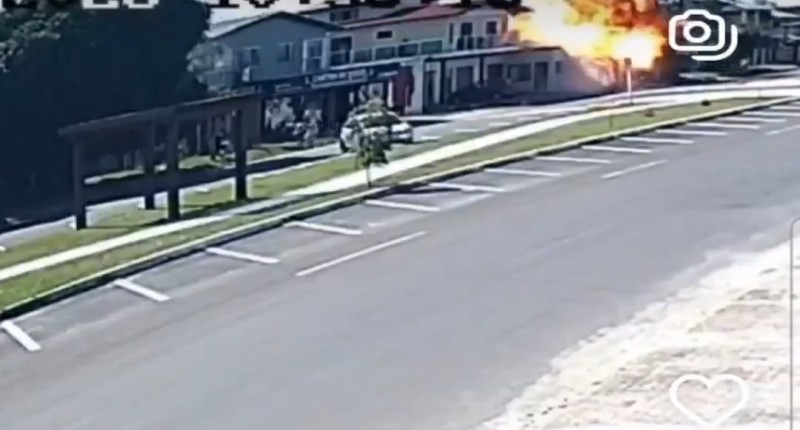 VIDEO | UN AVIÓN SE ESTRELLA CONTRA UN RESTAURANTE EN BRASIL; HAY 4 MUERTOS