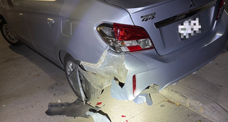 AUTOMOVILISTA CHOCÓ CONTRA UN VEHÍCULO ESTACIONADO EN EL FRACCIONAMIENTO PANORAMA, EN AGS