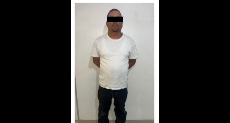 DETIENEN A TRES SUJETOS QUE A PUNTA DE PISTOLA ROBARON UNA TIENDA DE CONVENIENCIA EN AGS