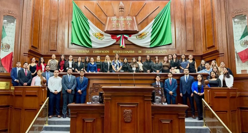 ALMA HILDA SE REÚNE EN EL PLENO LEGISLATIVO DE AGS CON ESTUDIANTES DE DERECHO