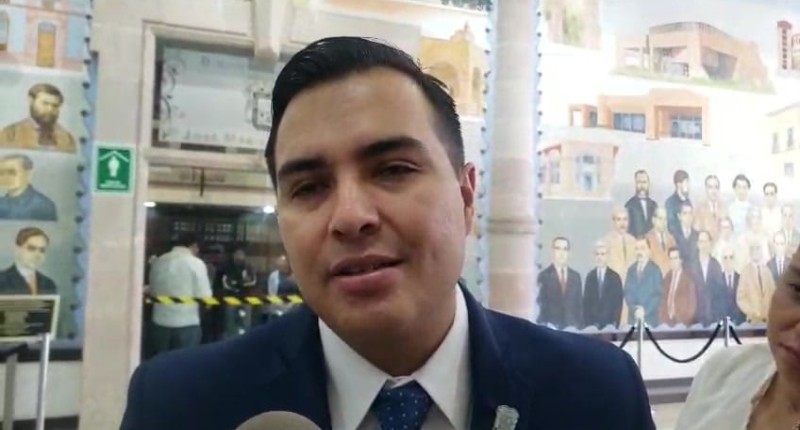 DIPUTADO EN AGS ROY CERVANTES TRABAJA INICIATIVAS PARA EVITAR DESERCIÓN  ESCOLAR Y FACILITAR DONATIVOS ENTRE ESPOSOS | VIDEO