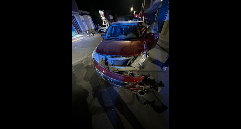 MOTOCICLISTA CHOCÓ CONTRA UN AUTOMÓVIL EN LA RODOLFO LANDEROS, EN AGS