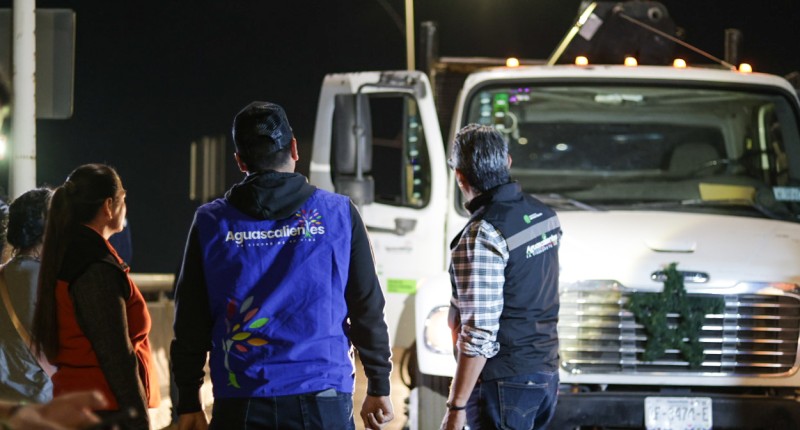 ALCALDE DE AGS, LEO MONTAÑEZ, SUPERVISÓ OPERATIVO NOCTURNO DE LIMPIEZA EN PUENTE ELEVADO DE SEGUNDO ANILLO SUR Y BLVD A ZACATECAS