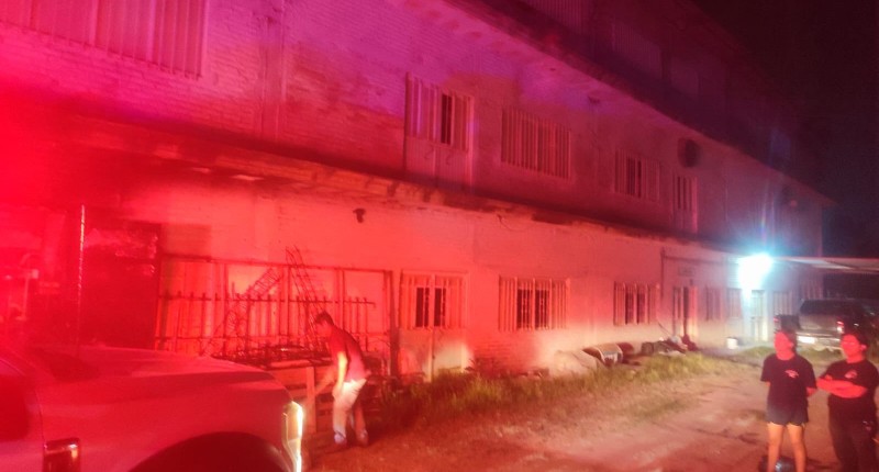 BOMBEROS DEL MUNICIPIO AGS Y DE JESÚS MARÍA SOFOCARON INCENDIO DE CARPINTERÍA 