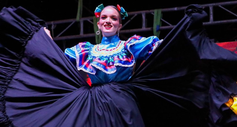 CON GRAN ÉSE PRESENTÓ EL GRUPO DE DANZA FOLCLÓRICA CUAUHTI EN LAS FIESTAS CULTURALES DE MAYO EN CALVILLO 