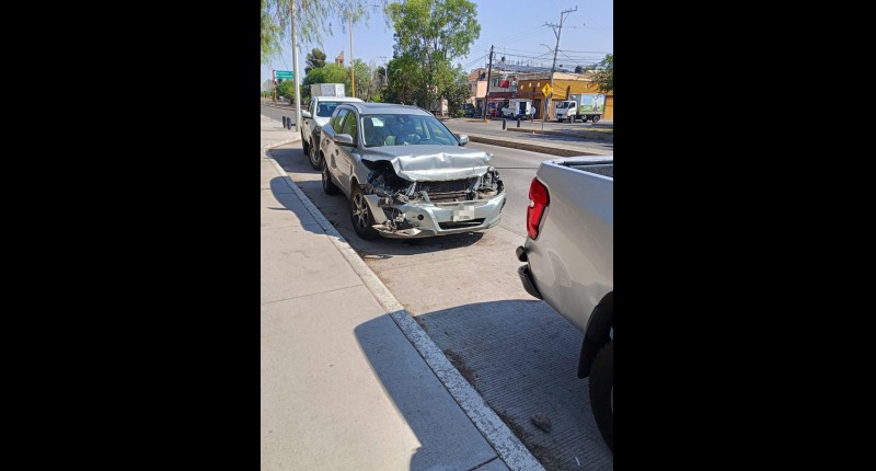 CLAUDIA SE DISTRAJO Y CHOCÓ POR DETRÁS A DON JOSÉ EN AVENIDA GÓMEZ MORÍN, AGUASCALIENTES