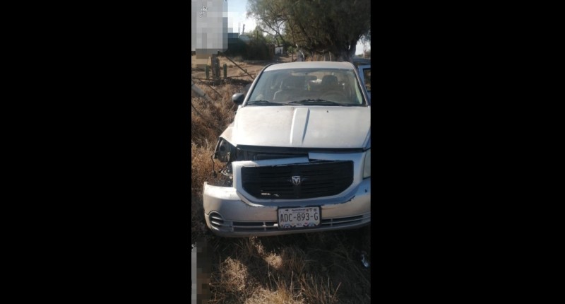 CAMIONETA SALIÓ DEL CAMINO Y VOLCÓ EN LA CARRETERA ESTATAL NÚMERO 79M EN AGS