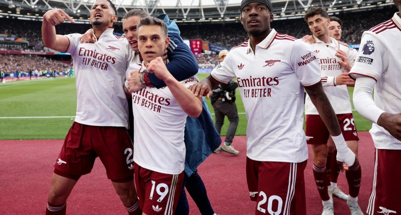LUEGO DE 22 AÑOS EL ARSENAL SE CORONA EN LA PREMIER LEAGUE DE INGLATERRA