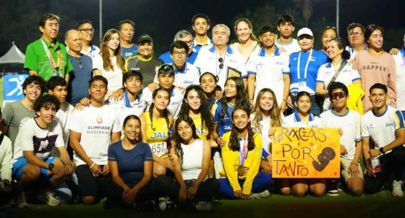 CONADE RINDIÓ EMOTIVO HOMENAJE A LUIS MONTES POR SU TRAYECTORIA DE 56 AÑOS COMO ENTRENADOR DE ATLETISMO