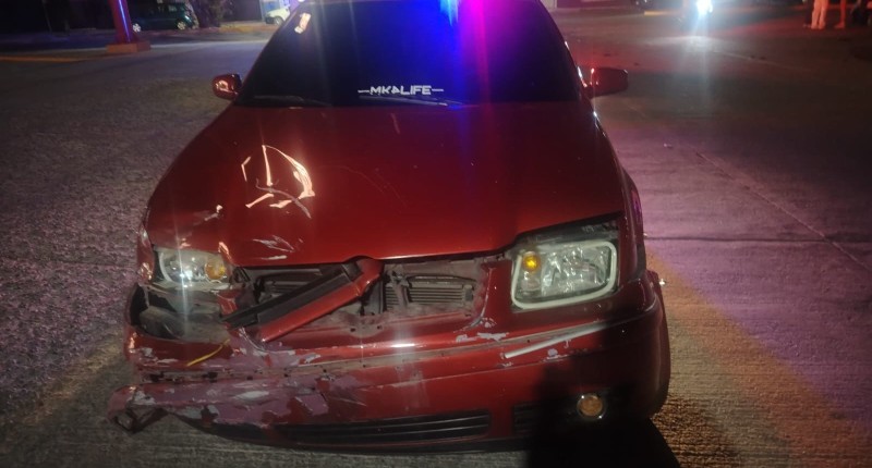 SE REGISTRÓ  DESIGUAL CHOQUE ENTRE AUTOMÓVIL Y MOTOCICLETA EN LOMAS DE SANTA ANITA, EN AGS