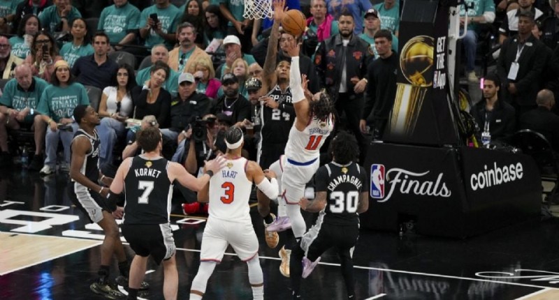 KNICKS DE NUEVA YORK SORPRENDEN Y SE LLEVAN EL PRIMERO DE LAS FINALES NBA FRENTE A SPURS