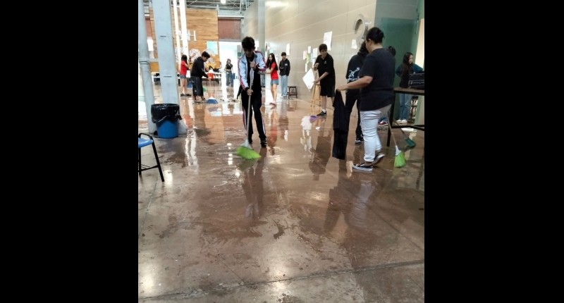 BACHILLERATO JOSÉ GUADALUPE POSADA EN AGUASCALIENTES INUNDADO Y AL BORDE DEL COLAPSO