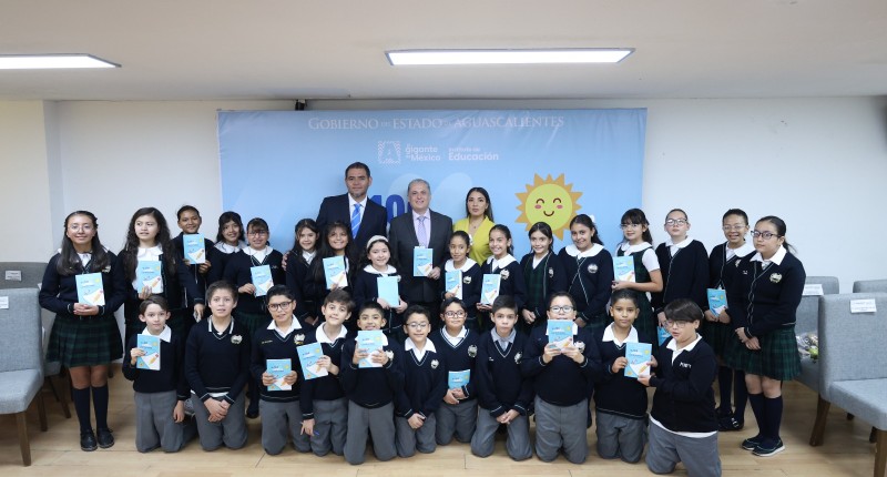 NIÑAS Y NIÑOS DE CUARTO DE  PRIMARIA DE AGS PUBLICAN LIBRO CON MÁS DE 100 HISTORIAS