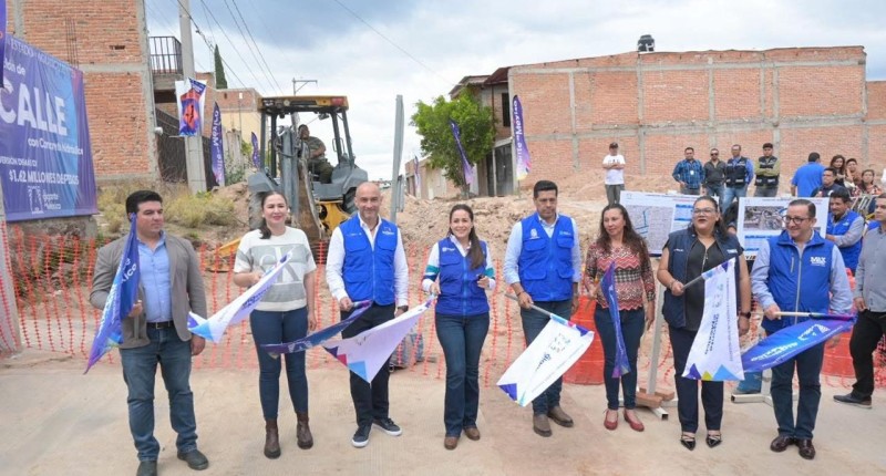 CON UNA INVERSIÓN DE 9.4 MDP EL GOBIERNO DEL ESTADO DE AGS ARRANCÓ LA REHABILITACIÓN CON CONCRETO HIDRÁULICO DE 5 VIALIDADES EN LOS PERICOS