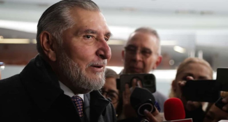 ADÁN AUGUSTO LÓPEZ SE NIEGA A ACLARAR SI SU VISA FUE REVOCADA; `YO NO DOY DECLARACIONES`, INSISTE