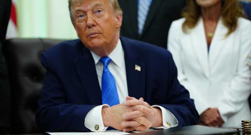 TRUMP SE LANZA OTRA VEZ CONTRA MÉXICO: ADVIERTE QUE VAN POR LAS DROGAS `QUE ENTRAN POR TIERRA´ Y AMAGA CON NO RENOVAR EL T-MEC