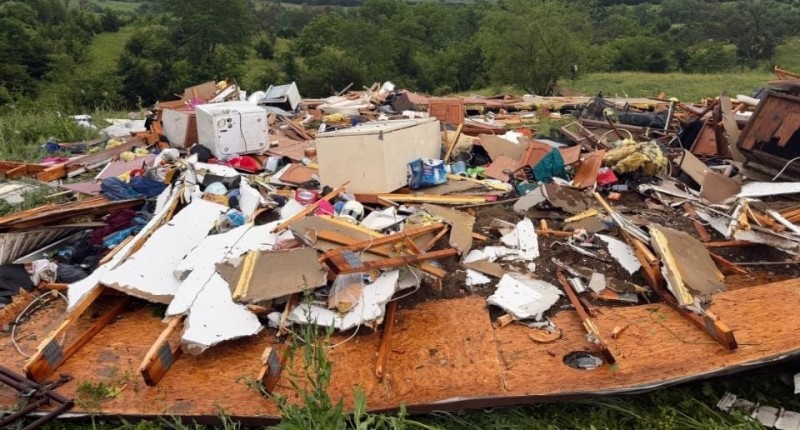 FUERTES TORMENTAS AFECTAN EL CENTRO Y NORTE DE EU, MIENTRAS TORNADOS TOCAN TIERRA EN ILLINOIS