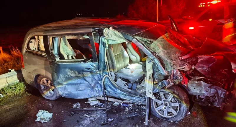 FUERON CUATRO LOS LESIONADOS TRAS FUERTE CHOQUE CON PERSONAS PRENSADAS  EN LA CARRETERA FEDERAL NUMERO 25, EN AGS 