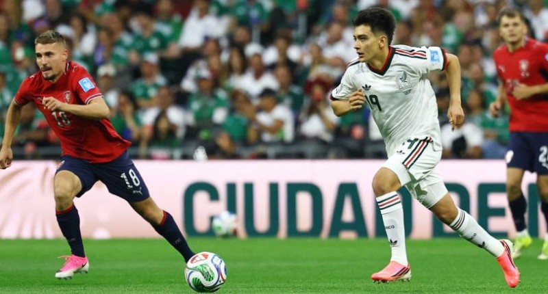GILBERTO MORA IMPONE RÉCORD: CON 17 AÑOS ES EL MEXICANO MÁS JOVEN QUE ARRANCA COMO TITULAR EN UN MUNDIAL