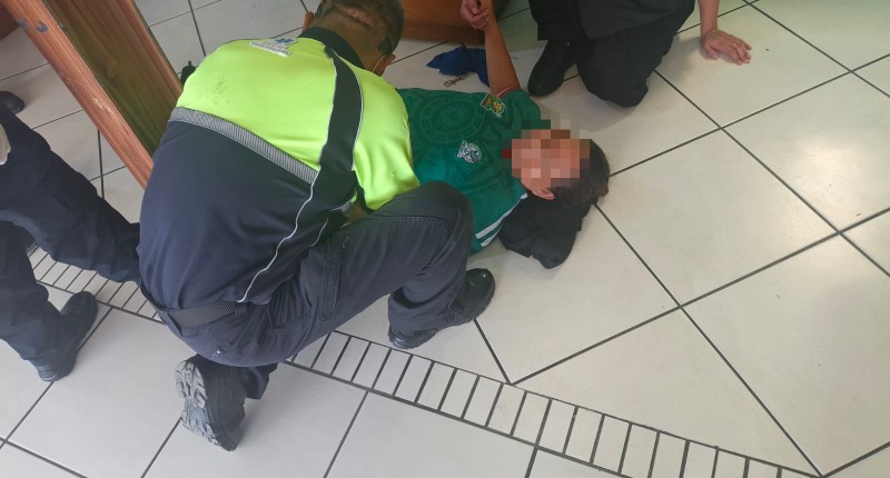 MUJER SUFRE CRISIS DIABÉTICA Y SE DESVANECE EN ESTABLECIMIENTO DE COMIDA, EN AGS