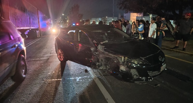 MUJER AUTOMOVILISTA EN ESTADO DE EBRUEDAD CHOCÓ CONTRA UN CAMIÓN ESTACIONADO EN BAJÍO DE LAS PALMAS, AGS