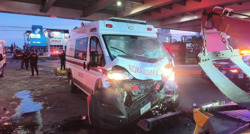 POLICÍA VIAL DE AGS ATIENDE CHOQUE ENTRE DOS UNIDADES QUE DEJÓ COMO SALDO SEIS PERSONAS LESIONADAS EN AV. JOSÉ MARÍA CHÁVEZ Y AV. AGUASCALIENTES