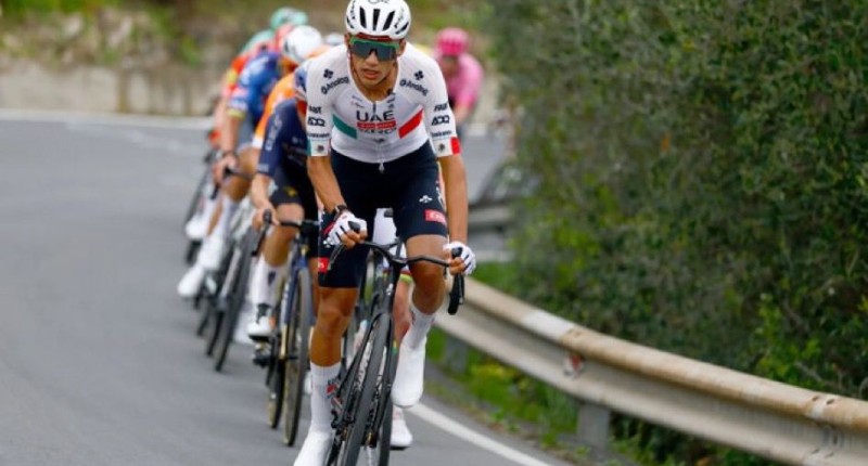 ISAAC DEL TORO DESCIENDE AL OCTAVO PUESTO EN EL TOUR DE FRANCIA