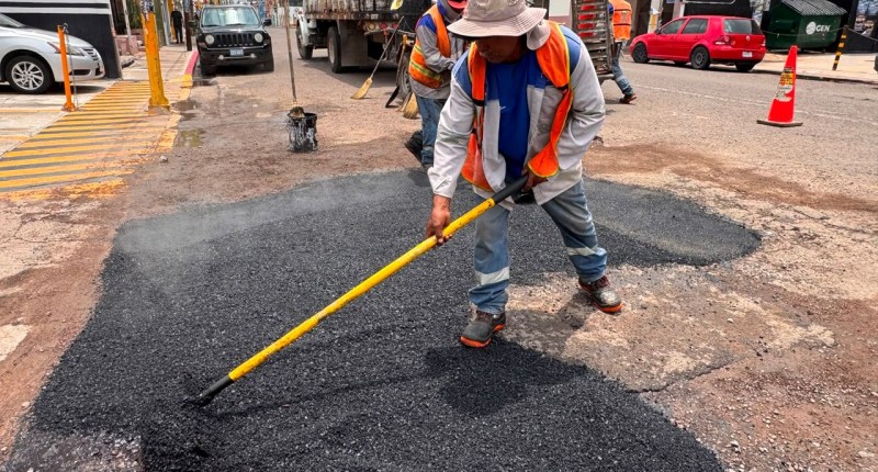 INTERVIENE OBRAS PÚBLICAS MUNICIPALES DE AGS  MÁS DE 5 MIL METROS CUADRADOS CON BACHEO INTENSIVO