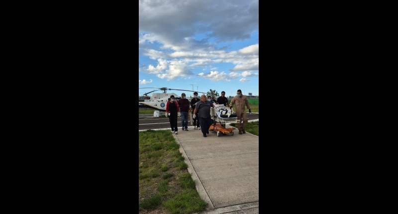 UNA DE LAS LESIONADAS EN EL ACCIDENTE DE MALPASO, EN CALVILLO, FUE TRASLADADA EN HELICÓPTERO AL HOSPITAL HIDALGO 