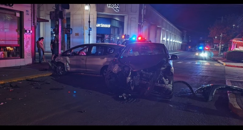 BORRACHO SE ACABÓ SU GEELY EN CHOQUE POR EL PARIAN EN AGS