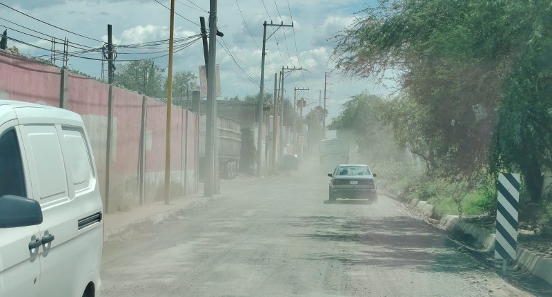AVENIDA CARLOS SALINAS EN LOS ARELLANO, AGS TAMBIEN ES UNA CALLE EN PÉSIMO ESTADO 