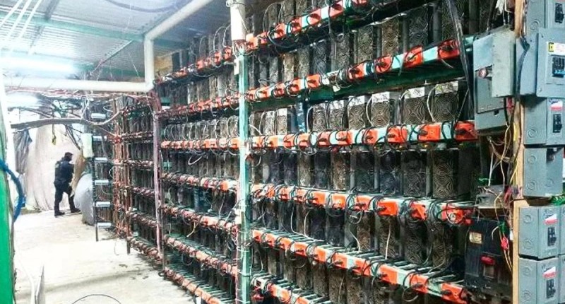 DESMANTELAN EN PUEBLA FÁBRICA DE MONEDAS DIGITALES