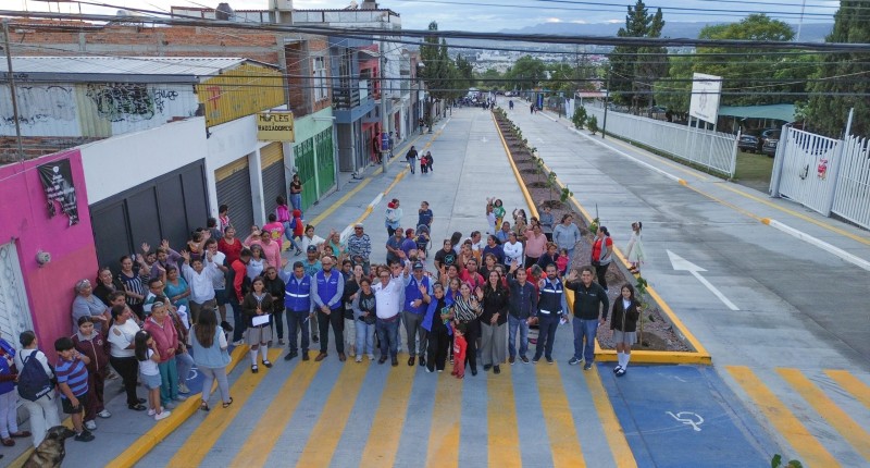 ENTREGA ALCALDE DE AGS, LEO MONTAÑEZ, REHABILITACIÓN CON CONCRETO HIDRÁULICO DE LA CALLE FRIDA KAHLO