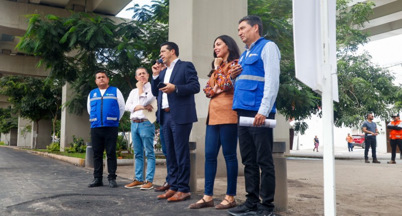 ALCALDE DE AGS, LEO MONTAÑEZ, SUPERVISA REHABILITACIÓN DE LA CARPETA ASFÁLTICA DE LA LATERAL DE AVENIDA AGUASCALIENTES SUR 