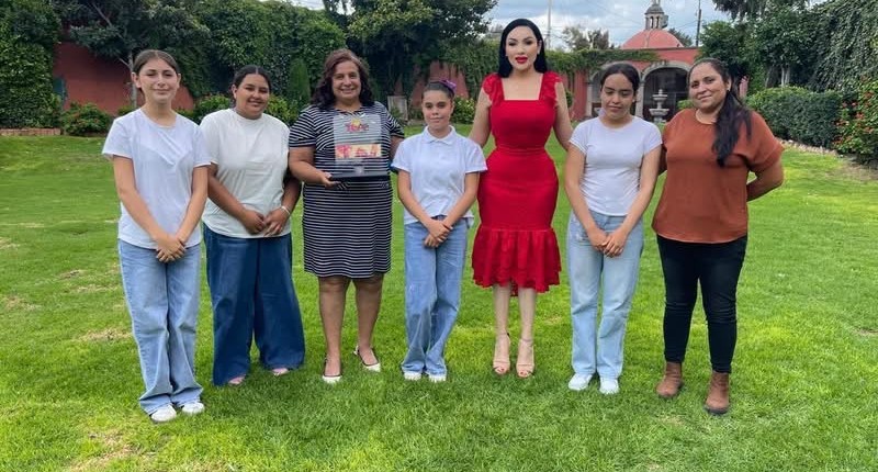 JÓVENES INGENIERAS DE TEPEZALÁ VISITARÁN LA NASA; LA ALCALDESA LETICIA OLIVARES RECONOCE SU TALENTO
