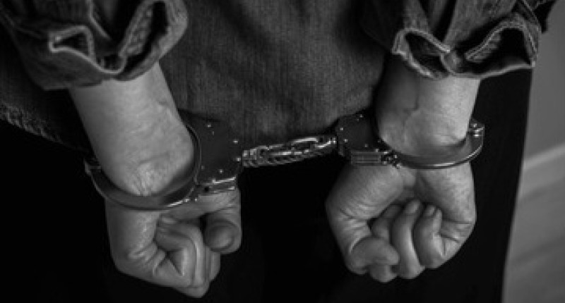 INVESTIGAN A ELEMENTO DE LA POLICÍA ESTATAL ACUSADA DE ROBO EN SUPERMERCADO DE AGUASCALIENTES